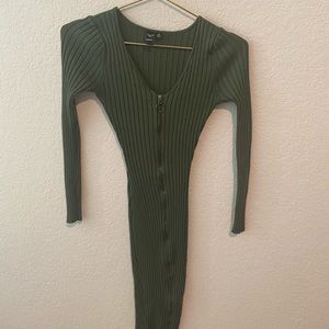 Ribbed zipped fitted olive green dress